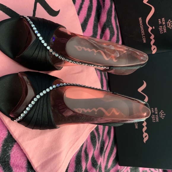 Vergone - Nina Black Statin Open Toe Heels - Picture 13 of 16